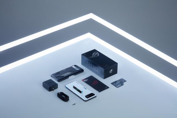 Image du produit ASUS ROG Phone 6 (512 Go, Storm White, 6.78", Double SIM, 50 Mpx, 5G)