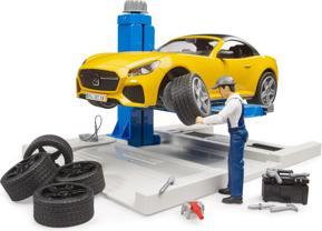 Actual product image Bruder PKW Service Center mit Roadster