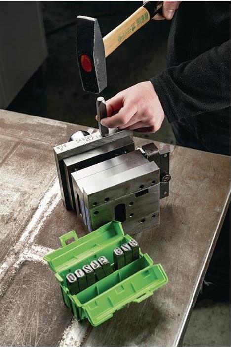 Produktbild Kukko Schlagzahlensatz 330 9-teilig Zahlen 0 - 9 Schrifthöhe 15 mm in Kunststoffbox