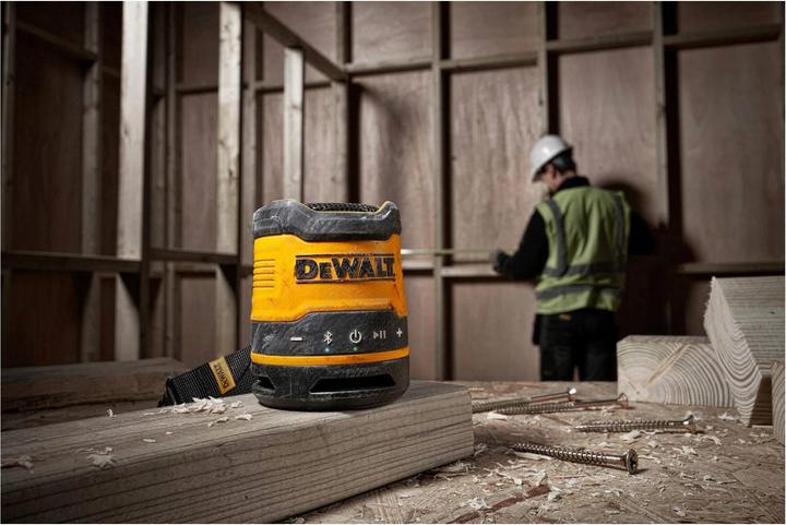 Immagine prodotto DeWalt Altoparlante portatile da costruzione 5W, Bluetooth (DCR009-XJ) IP67 (16 h, Batteria ricaricabile)