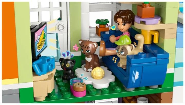 Actual product image LEGO Heartlake City Wohn- und Einkaufsstrasse (42670, LEGO Friends)