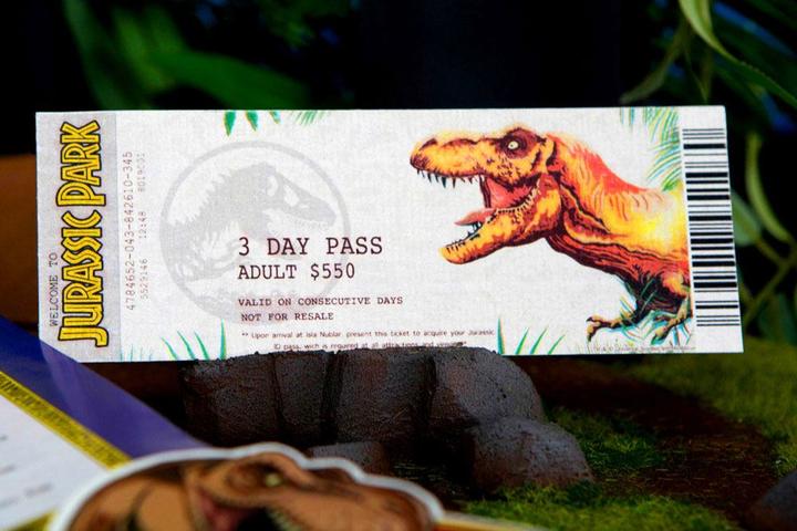 Actual product image Doctor Collector Jurassic Park: Welcome Kit (Booster Pack)