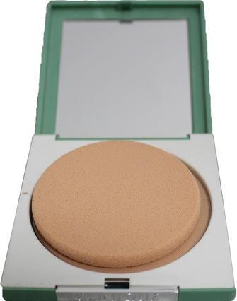Produktbild Clinique Stay Matte (No. 02 Stay Netural)