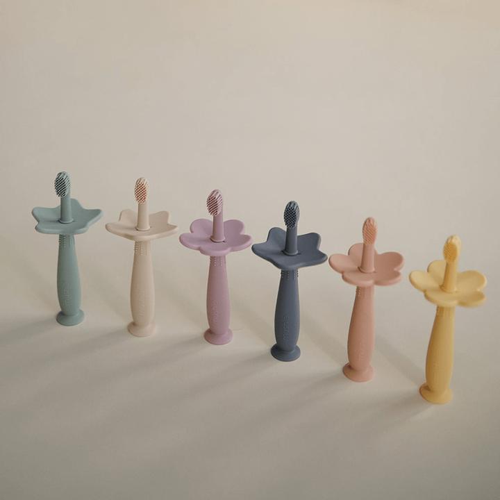 Actual product image Mushie Training children toothbrush Star Tradewinds