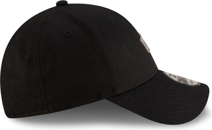 Actual product image New Era 9Forty Strapback Cap - METAL BADGE schwarz
