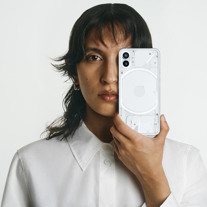 Actual product image Nothing Phone (1) (8GB) (256 GB, White, 6.55", Dual SIM, 50 Mpx, 5G)