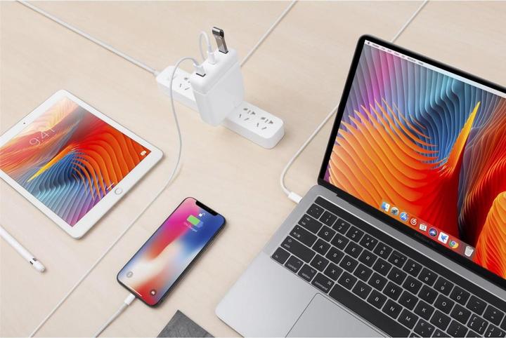 Immagine prodotto Hyper Hyperdrive USB-C Hub Adapter 61W (USB-C, 3 porte)