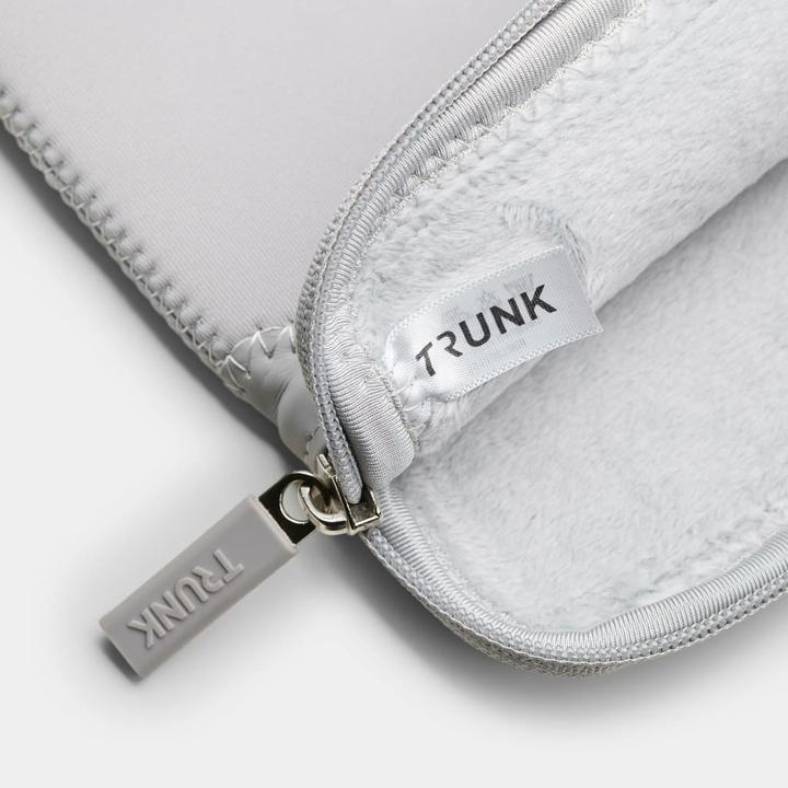Actual product image Trunk 13" MacBook Pro & Air Sleeve, Silv (13", Apple)