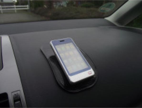 Produktbild BigBuy AUTO-HALTER Unterlage ANTI-RUTSCH PAD für Smartphone Handy etc. SCHWARZ