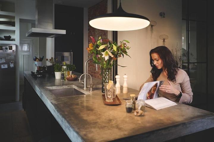 Actual product image Philips Hue Cher Base (3000 lm)