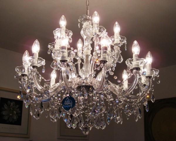 Produktbild TL 18 Arm Kronleuchter gefertigt mit SWAROVSKI® Kristallen, silberfarben (75 cm)