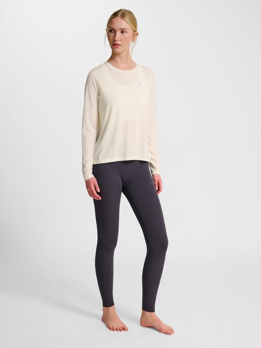 Actual product image hummel hmlYOGA SOFT LOOSE W T-SHIRT LS (XS)