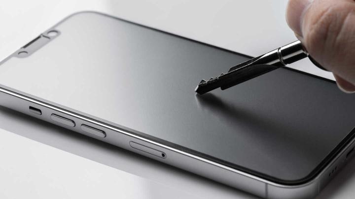 Actual product image Moshi iVisor AG for iPhone 13 - Black (Clear/Matte) (1 Piece, Apple iPhone 13)
