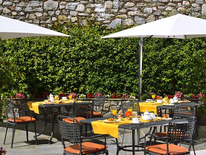 Produktbild Smartbox Zwei Herzen am Lago Maggiore: 1 romantische Nacht mit Abendessen im 5* Castello dal Pozzo (2 Pers.)