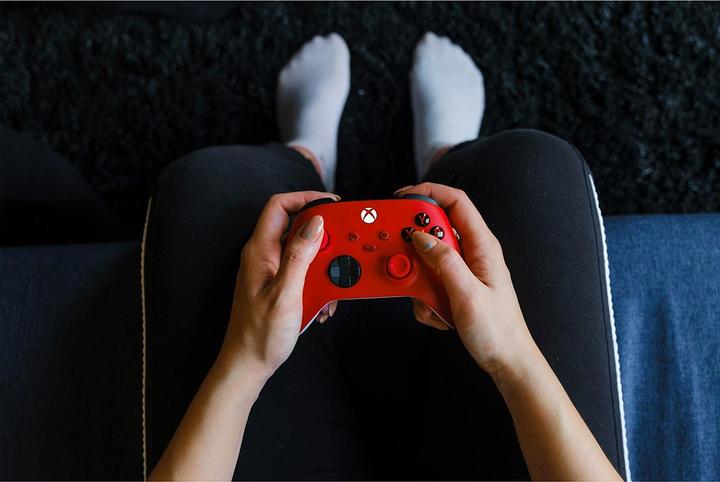 Produktbild Microsoft Xbox Wireless Controller - Pulse Red (Xbox Series S, Xbox One S, PC, Xbox One X, Xbox Series X)