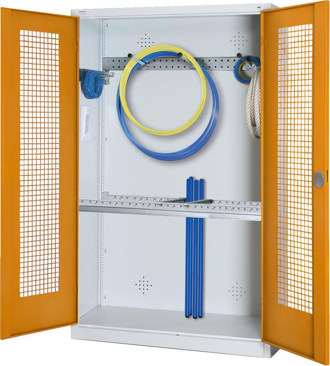 C+P Modul-Sportgeräteschrank mit Grundausstattung (HxBxT: 195x120x50 cm, mit Lochblech-Flügeltüren)