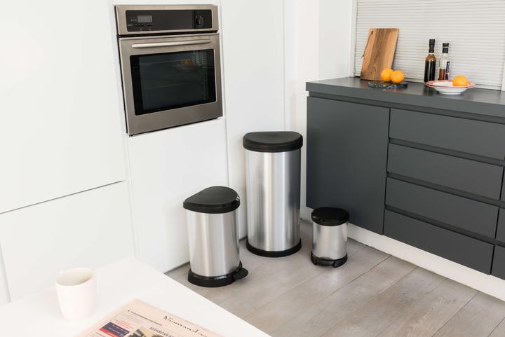 Image du produit Curver DECOBIN Poubelle 40L avec poussoir argent métallique (40 l)