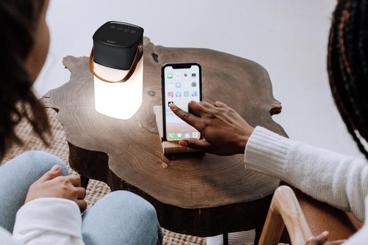 Produktbild Easy Life Bluetooth-Lautsprecher mit LED-Licht. 10.3x9.5x19 cm schwarz (6 h, Akkubetrieb)