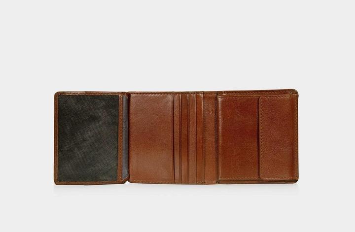 Actual product image Braun Büffel Country Rfid