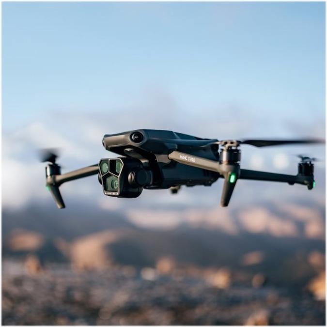 Immagine prodotto DJI Mavic 3 Pro Fly More Combo incl. RC (43 min, 958 g, 48 Mpx)