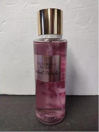 Actual product image Victoria's Secret Velvet Petals (Body mist, 250 ml)