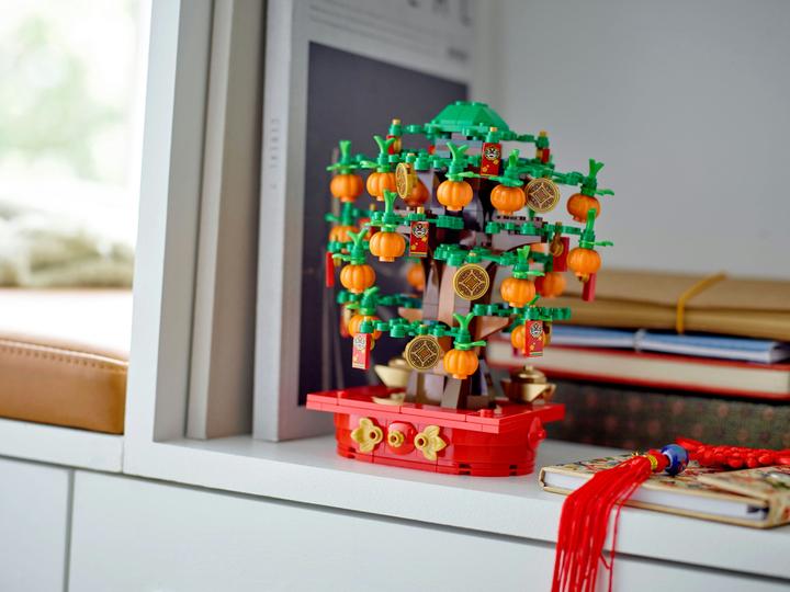 Actual product image LEGO Lucky Chestnut (40648, LEGO Icons)