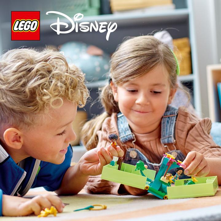 Actual product image LEGO Antonio's magic door (43200, LEGO Disney)