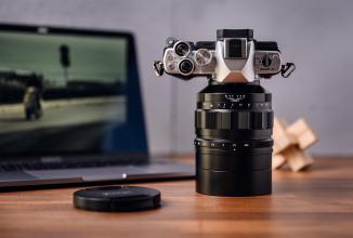 Produktbild Voigtländer Festbrennweite Nokton 60mm / 0.95 MFT – Schwarz (Micro Four Thirds, Micro Four Thirds)