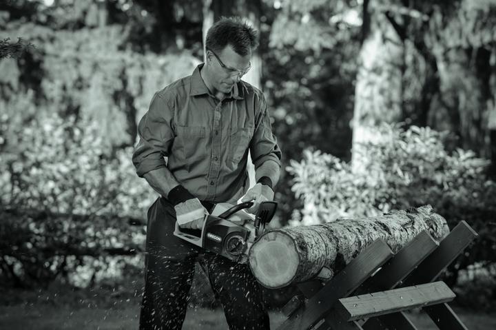 Actual product image Oregon CS300 (Battery chain saw)
