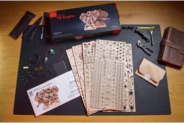 Immagine prodotto Ugears MOTEUR V8 776PCS (FR-DE-EN-POL-ES-UKR)