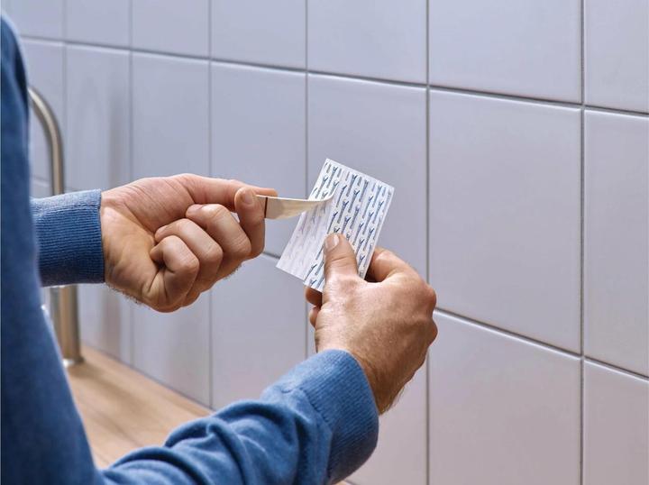 Image du produit tesa Clou adhésif pour carrelage et métal, réglable en hauteur