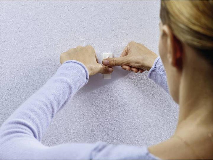 Actual product image tesa Klebenagel für Tapete & Putz, 0,5kg Halteleistung, spurlos ablösbar & wiederverwendbar, 8 Nägel