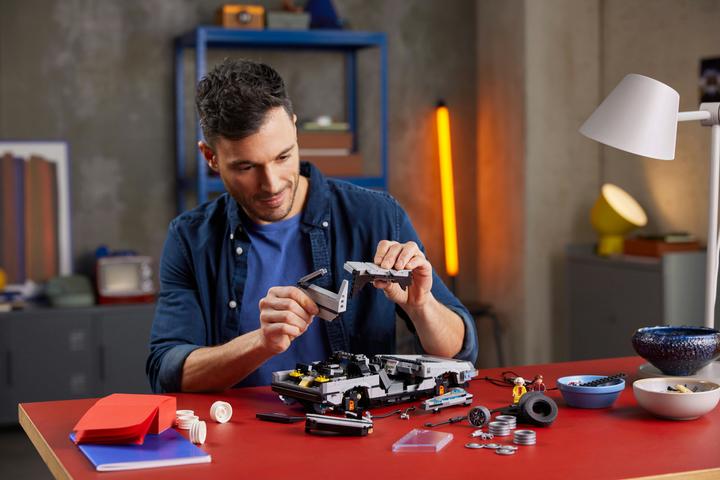 Actual product image LEGO Time machine from Back to the Future (10300, LEGO Icons, LEGO Rare Sets)