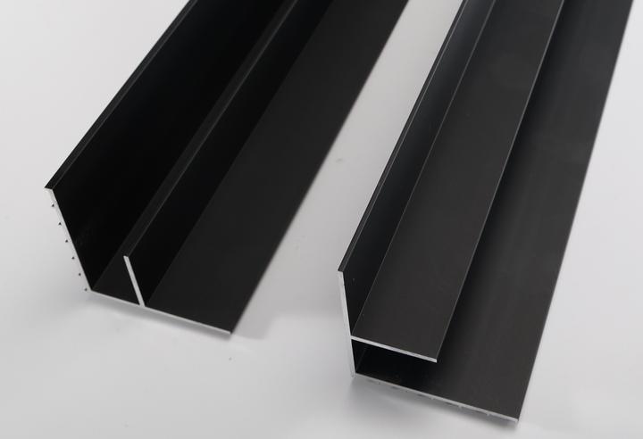 Produktbild Autarking Solar-Spoiler L-Profil Aluminium Schwarz (2 Stück) - 68cm (Solarstecker)