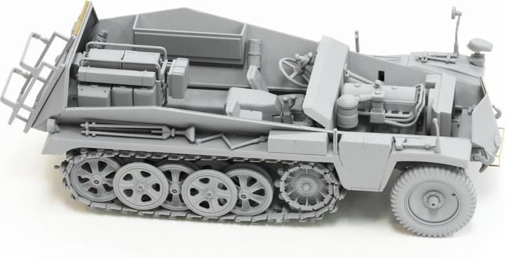 Actual product image 1:35 Sd.Kfz.250/3 "Griffin