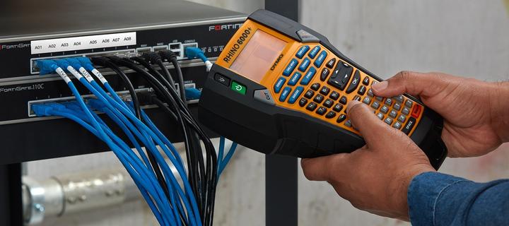 Productafbeelding Dymo Rhino 6000 in een stevige harde koffer
