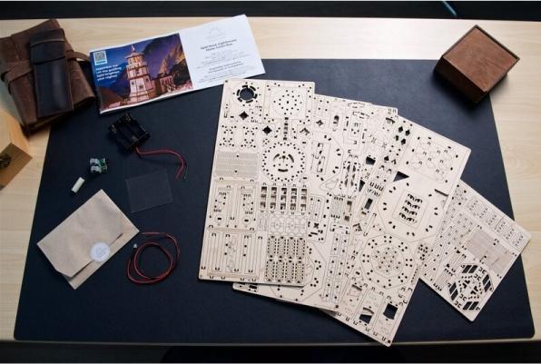 Actual product image Ugears LE PHARE DE SPLIT ROCK 295PCS (FR-DE-EN-POL-ES-UKR)