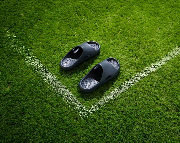Actual product image Crocs Mellow Recovery Slide (43, 43.5, 44, 43 1/3)