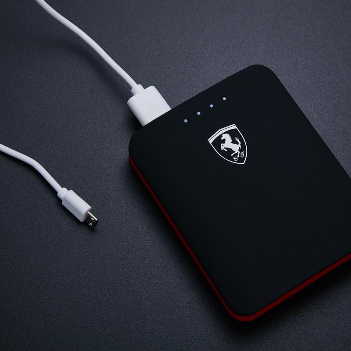 Immagine prodotto Ferrari Caricabatteria portatile 2600 mAH Nero Cavo di ricarica USB incluso + torcia a led (2600 mAh)