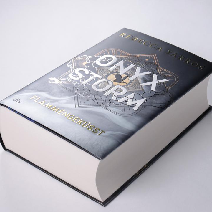Actual product image Onyx Storm (German, Rebecca Yarros, Julia Schwenk, Michelle Gyo, 2025)