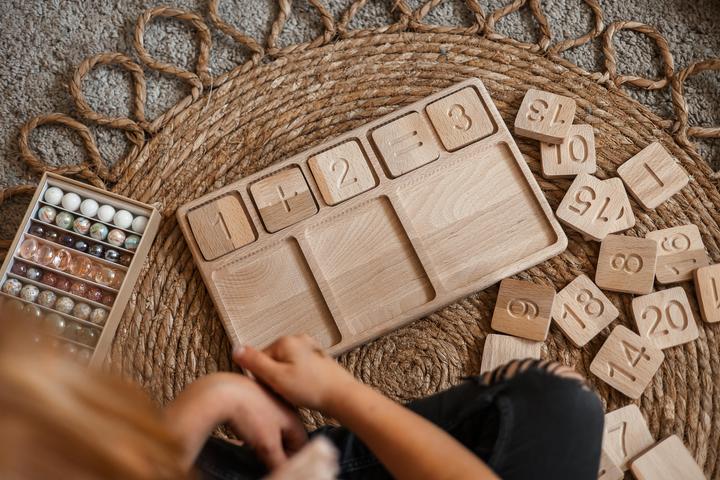 Produktbild Nordischkind Montessori Math Board (Deutsch, Französisch, Italienisch, Englisch)