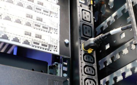Produktbild Rittal 7979542 PDU metered plus 16A/3P CEE 42xC13 PDU Basic Stromverteilung
