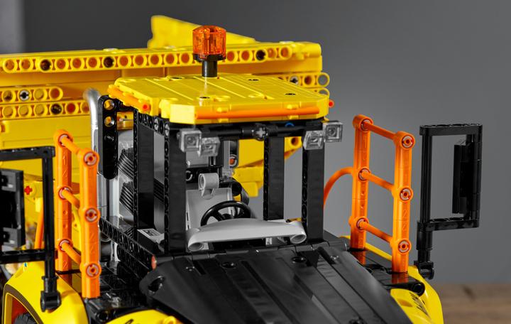 Immagine prodotto LEGO Dumper articolato Volvo (6x6) (42114, LEGO Technic)