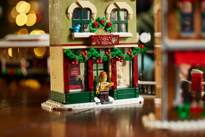 Image du produit LEGO La rue principale décorée pour Noël (10308, LEGO difficiles à trouver)