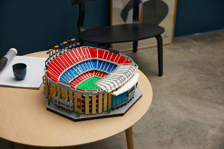Image du produit LEGO Le Camp Nou - FC Barcelone (10284, LEGO Creator Expert, LEGO difficiles à trouver)