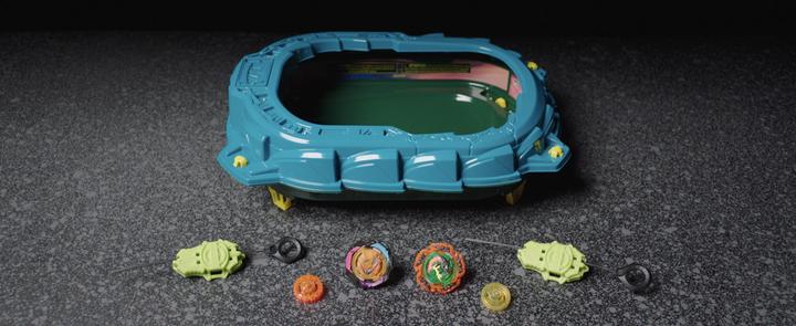 Image du produit Hasbro Beyblade Burst QuadStrike Light Ignite Beyblade Stadium Battle Set (Allemand, Français, Italien, Anglais, Néerlandais, Suédois, Norvégien, Polonais)