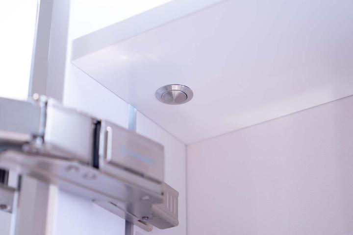 Produktbild Schneider Spiegelschrank PATALine, 161.131, 130/3/GT/LED, mittlere Tür gross