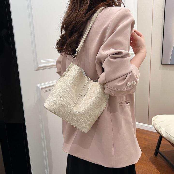 Actual product image Only-Bags.Store Bucket bag with crocodile pattern - Versatile shoulder and crossbody bag, dirt-repellent