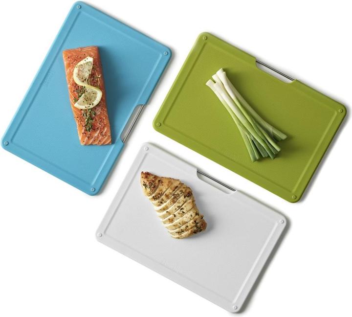 Image du produit Joseph Joseph Folio Slim Ensemble de 3 planches à découper à accrocher sur une étagère