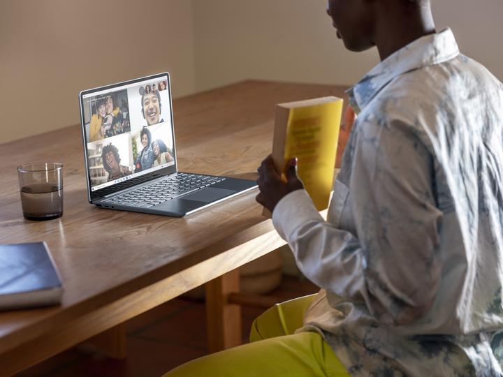 Immagine prodotto Microsoft Surface Laptop Go (12.40", Intel Core i5-1035G1, 8 GB, 256 GB, CH)